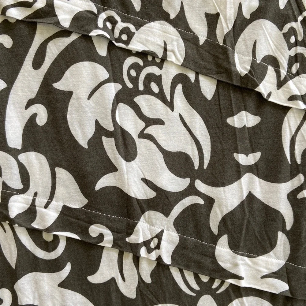 INC a line calf length skirt. Dark gray and white print and 100% rayon - Picture 3 of 3